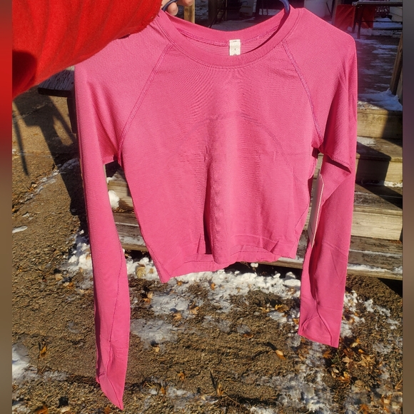 Cropped Swiftly Tech Long Sleeve - Picture 2 of 3